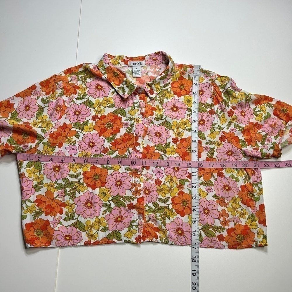 Rue 21 button up Floral Cropped Top size Large - Picture 6 of 6
